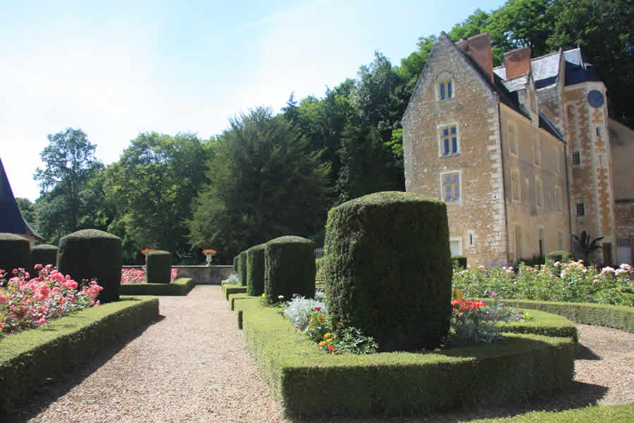 Chateau de Courtanvaux garden