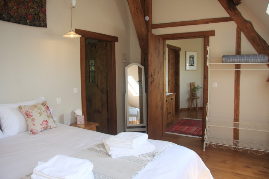 Rose bedroom with ensuite bath