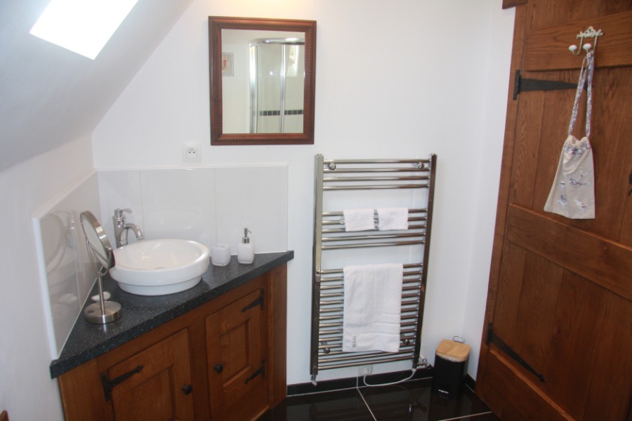 Orchard bedroom ensuite bathroom with basin